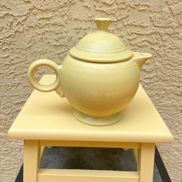 Fiestaware Retired Pale Yellow Teapot Serveware